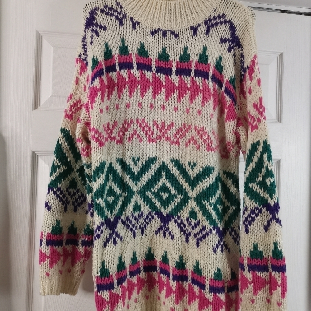 Soft seasonal sweater - Picture 4 of 6